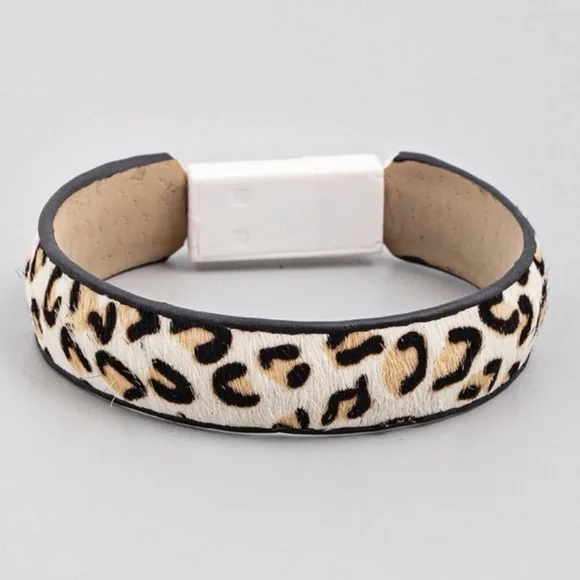 Leopard Print Bracelet Lightning Charger - Picture 3 of 3